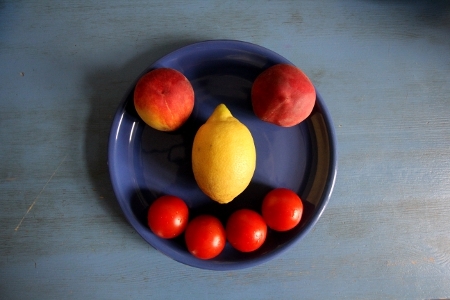 Nektarien, Zitrone und Tomaten-Gesicht