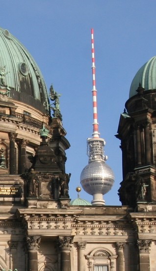 Berliner Fernsehturm und Berliner Dom