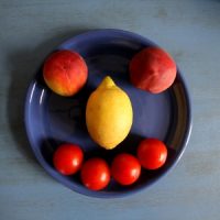 Nektarien, Zitrone und Tomaten-Gesicht