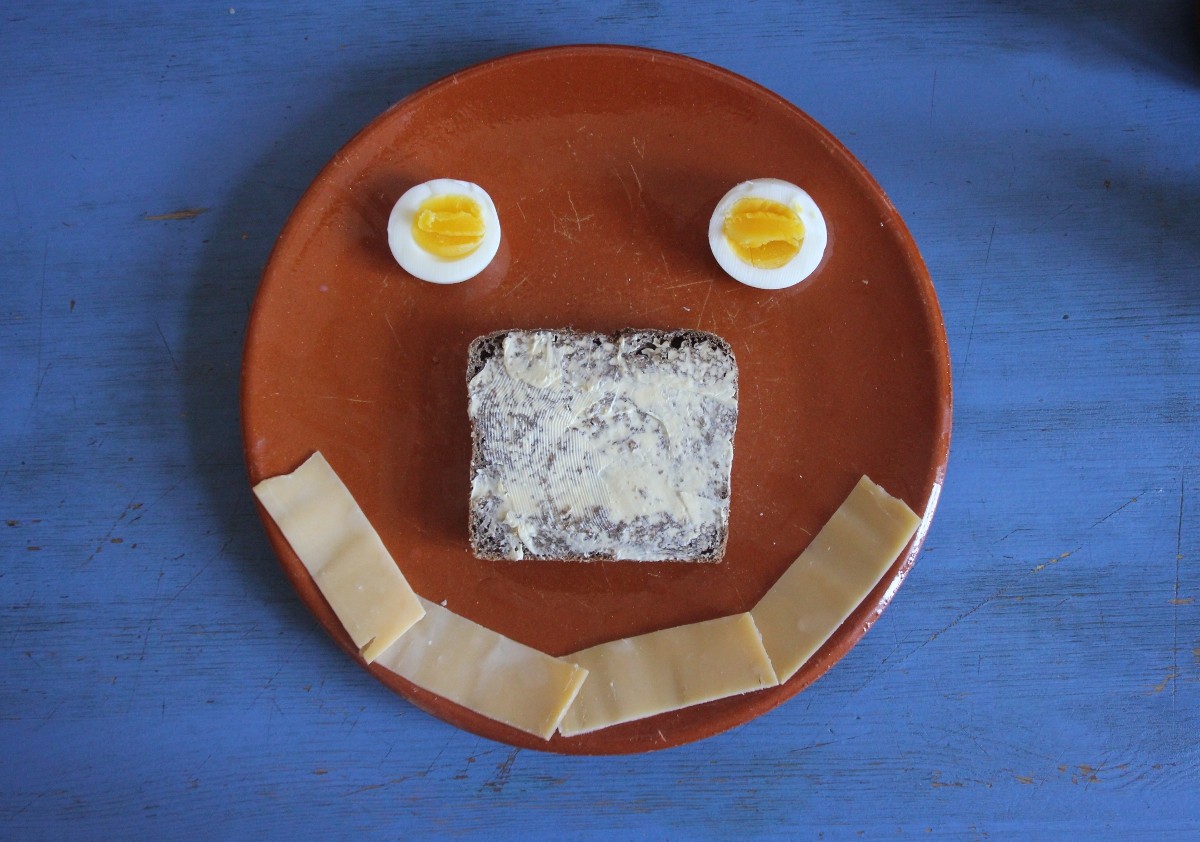 Frühstück mit Käse und Ei