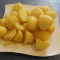 Ein Teller Kartoffeln