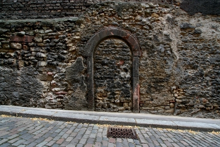 Mainzer Tür aus Stein
